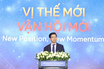 Ông Phạm Văn Hoành, Tổng Biên tập Báo Tài chính - Đầu tư phát biểu khai mạc diễn đàn. Ảnh: Lê Toàn