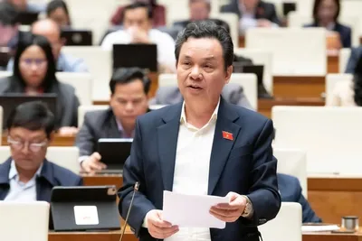 Đại biểu Hoàng Văn Cường (đoàn Hà Nội) cho rằng nên giao TP Hà Nội tự quyết định mức giá bồi thường đất cho các dự án lớn ở thủ đô.