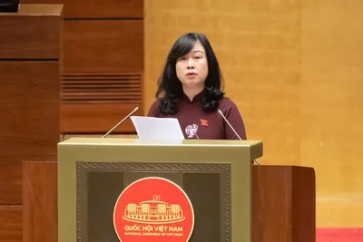 Bộ trưởng Bộ Y tế Đào Hồng Lan thay mặt Chính phủ trình bày Báo cáo tiếp thu, giải trình và chỉnh lý đối với dự thảo Nghị quyết sáng 11/12