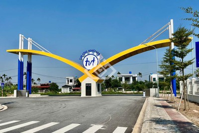 Cổng vào cụm công nghiệp Nam Hà.