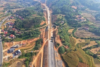 Thi công Dự án tuyến cao tốc cửa khẩu Hữu Nghị - Chi Lăng. 