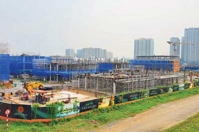 Một dự án bất động sản đang được triển khai ở khu Đông. Ảnh: Lê Toàn.