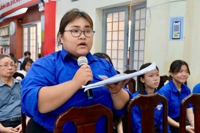 Cử tri Nguyễn Phạm Hồ Kim Uyên, ngụ khu phố 10, phường Hiệp Bình. Ảnh: Duy Phương.