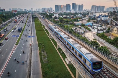 Đầu tư hạ tầng giao thông nếu không gắn với quy hoạch đô thị đồng bộ sẽ khó phát huy đầy đủ giá trị lan tỏa. Ảnh: Lê Toàn.