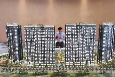 Người mua nhà chờ đợi một mặt bằng lãi suất đủ ổn định để cân đối tài chính dài hạn. Ảnh: Dũng Minh.
