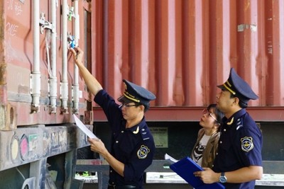 Hoạt động nghiệp vụ hải quan.
