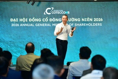 Ông Bolat Duisenov, Chủ tịch HĐQT Coteccons trình bày tại ĐHĐCĐ