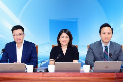Thành viên HĐQT Phạm Thị Thanh Hoài chủ trì (ở giữa) Hội nghị cập nhật kết quả kinh doanh quý 1/2026 của VietinBank 