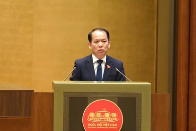 Bộ trưởng Bộ Tư pháp Hoàng Thanh Tùng trình bày báo cáo tiếp thu, giải trình, chỉnh lý dự thảo luật trước khi Quốc hội ấn nút thông qua vào chiều 23/4