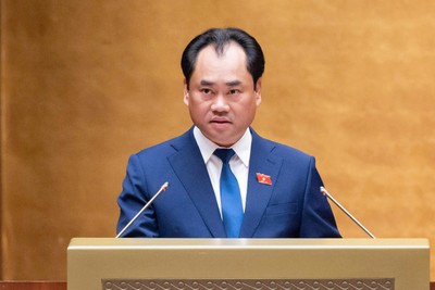 Bộ trưởng Nông nghiệp và Môi trường Trịnh Việt Hùng trình đề xuất 1 luật sửa 10 luật về nông nghiệp, môi trường