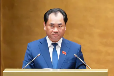 Bộ trưởng Bộ Nông nghiệp và Môi trường Trịnh Việt Hùng trình bày Tờ trình về định hướng chính sách sửa đổi Luật Đất đai 2024 tại Quốc hội sáng 19/8.
