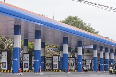 Số lượng thương nhân phân phối xăng dầu từ năm 2026 giảm do một số thương nhân chủ động rời thị trường. 