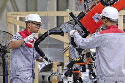 Nền kinh tế Việt Nam tăng trưởng cao hay thấp, bền vững hay không đang phụ thuộc rất lớn vào tốc độ và chất lượng cải cách, trước hết là cải thiện môi trường đầu tư, kinh doanh (Ảnh: Đức Thanh) 