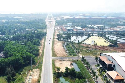 Đường sắt đô thị Đà Nẵng được triển khai sẽ mở ra hành lang phát triển lớn, trong đó có khu đô thị, logistics. Trong ảnh: Khu kinh tế mở Chu Lai - khu vực dự kiến đường sắt đô thị Đà Nẵng đi qua (Ảnh: P.V) 