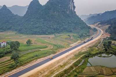 Giai đoạn 2026-2030 cần nguồn vốn rất lớn cho các dự án hạ tầng giao thông. Trong ảnh: Thi công cao tốc Đồng Đăng - Trà Lĩnh 