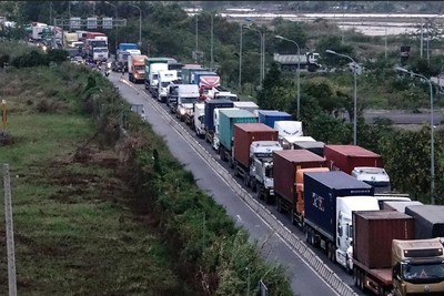 Theo Sở xây dựng, giá cước vận chuyển của các doanh nghiệp thành viên Hiệp hội vận tải hàng hóa TP.HCM đã tăng khoảng 20 - 25% do giá nhiên liệu leo thang