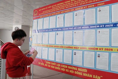 Cuộc bầu cử diễn ra dân chủ, đúng quy định pháp luật, bảo đảm an toàn, an ninh trật tự, không phát sinh tình huống phức tạp. Đây thực sự là ngày hội của toàn dân. Ảnh: Trọng Tín.