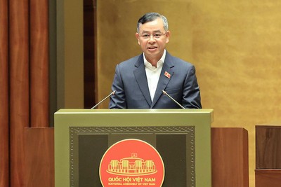 Bộ trưởng Bộ Tài chính Ngô Văn Tuấn báo cáo tiếp thu, giải trình - Ảnh Đức Thanh. 