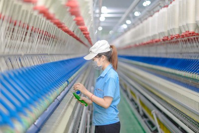 Giá nhiên liệu, vận chuyển tăng, chi phí tiền lương cao... là những yếu tố tác động tới sản xuất, kinh doanh của các doanh nghiệp dệt may.