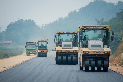 Thúc giải ngân vốn đầu tư công là đòn bẩy cho tăng trưởng 2 con số. Ảnh: Đức Thanh 