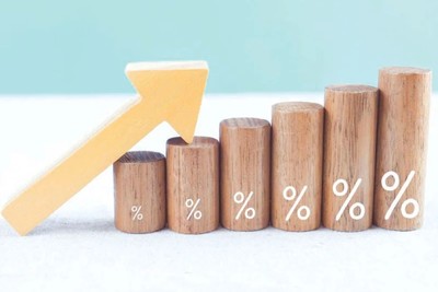 Áp lực điều hành tài khóa gia tăng trong năm mục tiêu tăng trưởng cao 