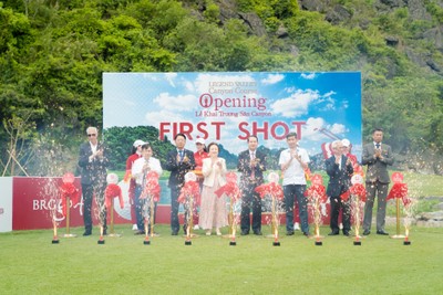 Đại biểu cắt băng khánh thành sân Canyon Course tại Legend Valley Country Club