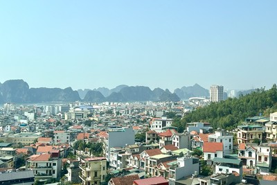 Với mục tiêu đô thị hóa trên 75% vào năm 2030, Quảng Ninh đang từng bước định hình mô hình đô thị đa cực, đa trung tâm, phát huy lợi thế biển, biên giới và di sản để tạo động lực tăng trưởng mới. Ảnh: Quỳnh Nga