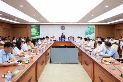 Phó Chủ tịch Quốc hội Nguyễn Thị Hồng phát biểu tại cuộc làm việc. Ảnh: Mạnh Tuấn