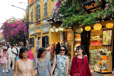 Theo Cục Thống kê, doanh thu du lịch lữ hành 6 tháng đầu năm 2026 ước đạt 49,8 nghìn tỷ đồng, tăng 15,0% so với cùng kỳ năm trước