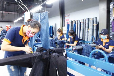 Dệt may là một trong những ngành hàng có tỷ lệ nội địa hóa cao nhất. Trong ảnh: Sản xuất tại Công ty CP Quốc tế Phong Phú (Ảnh: Lê Toàn)