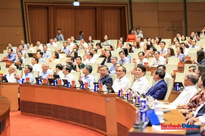 Tổng Bí thư, Chủ tịch nước Tô Lâm và các đồng chí nguyên Uỷ viên Bộ Chính trị, Uỷ viên Bộ Chính trị tham dự hội nghị.