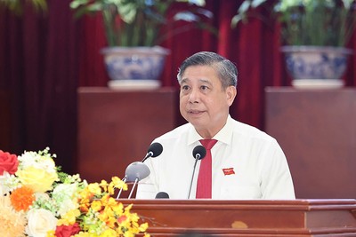 Ông Đồng Văn Thanh, Ủy viên BCH Trung ương Đảng, Phó Bí thư Thường trực Thành ủy, Chủ tịch HĐND TP. Cần Thơ phát biểu khai mạc kỳ họp. 