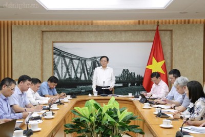 Phó Thủ tướng Hồ Quốc Dũng yêu cầu tiếp tục theo dõi sát việc thực hiện, xử lý ngay những vấn đề phát sinh, không để ách tắc ảnh hưởng đến sản xuất, tiêu thụ, xuất khẩu; đồng thời nâng cao chất lượng, xây dựng thương hiệu sầu riêng Việt Nam. 