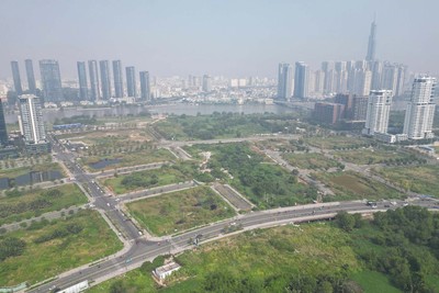 Lô đất 1.K3.5.HH có diện tích 10.059 m2 tại Khu đô thị mới Thủ Thiêm dự kiến được TP.HCM tổ chức đấu giá trong tháng 9, giá khởi điểm hơn hơn 2.960 tỷ đồng. Ảnh: Lê Toàn. 