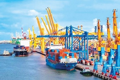 Tổng kim ngạch xuất nhập khẩu cả nước tính đến 15/8 vượt 712 tỷ USD.