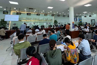 Làm hồ sơ thủ tục hành chính về đất đai. 