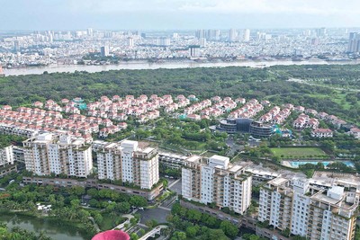 Lãi suất vay tăng khiến người mua nhà và nhà đầu tư thận trọng hơn khi sử dụng đòn bẩy tài chính (Ảnh: Lê Toàn)