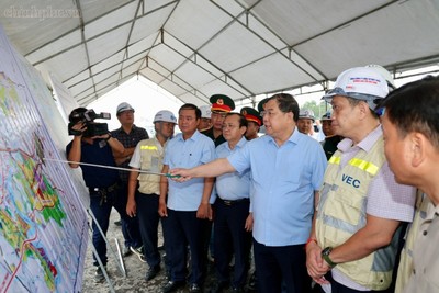 Phó Thủ tướng Thường trực Chính phủ Phạm Gia Túc kiểm tra tiến độ dự án mở rộng cao tốc TP.HCM - Long Thành - Ảnh: chinhphu.vn