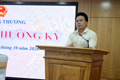 Ông Ngô Chung Khanh, Phó vụ trưởng Vụ Phát triển thị trường nước ngoài và Thương mại đa biên thông tin về tiến độ đàm phán Hiệp định Thương mại đối ứng Việt - Mỹ. (Ảnh: HY).