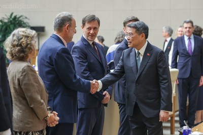 Thủ tướng Chính phủ Lê Minh Hưng tiếp Đại sứ, Trưởng Phái đoàn EU Julien Guerrier và các Đại sứ, Đại biện các nước thành viên EU tại Hà Nội - Ảnh: chinhphu.vn/Nhật Bắc