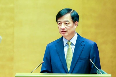Đồng chí Nguyễn Duy Ngọc, Ủy viên Bộ Chính trị, Bí thư Trung ương Đảng, Trưởng Ban Tổ chức Trung ương trình bày những nội dung cốt lõi của ba Nghị quyết về xây dựng Đảng. Ảnh: Đức Thanh 