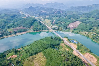 Một cây cầu đã sẵn sàng đưa vào khai thác trên tuyến cao tốc Tuyên Quang - Hà Giang giai đoạn 1.