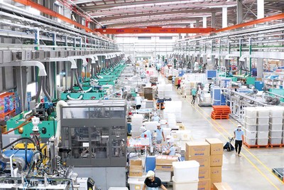 Giá nguyên liệu biến động đặt ra thách thức đối với việc kiểm soát chi phí và duy trì biên lợi nhuận của doanh nghiệp nhựa