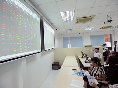 Chuyên gia KIS: Thị trường chứng khoán Việt Nam đang hấp dẫn để mua vào