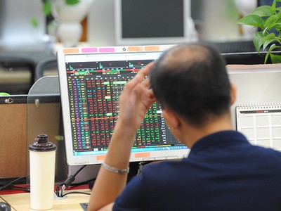 VN-Index hãm đà rơi, cổ phiếu chứng khoán vẫn la liệt nằm sàn