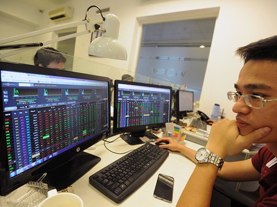 Sửa Luật Chứng khoán, cần thúc tiếng nói nhà đầu tư mạnh lên