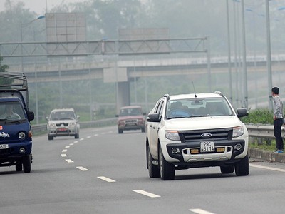 Giỡn với tử thần trên đường cao tốc Nội Bài – Lào Cai