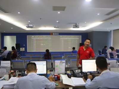 Chứng khoán thời kiểm soát tăng trưởng tín dụng