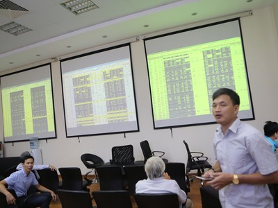 595 doanh nghiệp cổ phần hoá chậm giao dịch trên thị trường chứng khoán