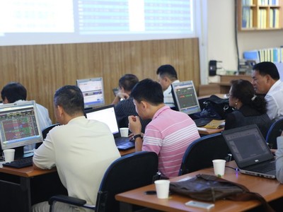 Cải thiện thanh khoản: Có giải pháp, nhưng ai làm?